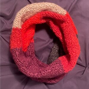 🧣 American Eagle Outfitters Vibrant Red Knit Scarf 🧣